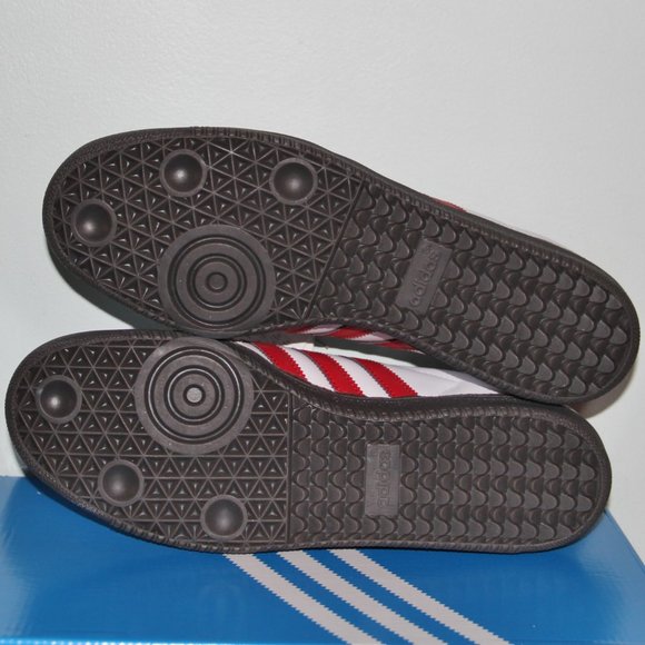 Athletic_Shoes